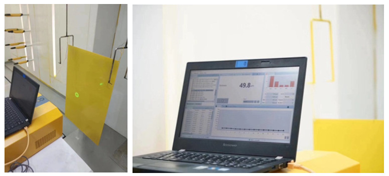 使用涂魔師在線測(cè)厚儀非接觸無(wú)損測(cè)量噴涂后未固化的樣品，即時(shí)得出干膜厚度